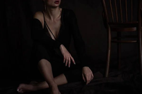 Dorosłe Piękno Elegancka Młoda Kobieta Formalnym Wieczorem Czarny Ubrania Strony — Zdjęcie stockowe