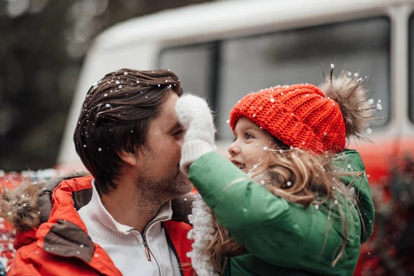 Keluarga Bahagia Merayakan Natal Dan Tahun Baru Liburan Musim Dingin — Stok Foto