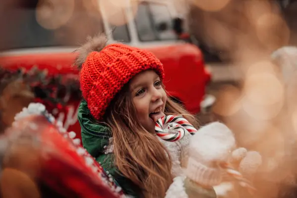 Weibliche Kinder Feiern Weihnachten Und Neujahr Freien Aktives Kleines Mädchen — Stockfoto