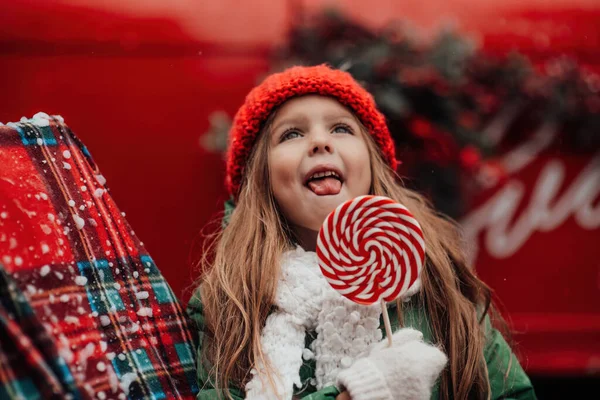 Weibliche Kinder Feiern Weihnachten Und Neujahr Freien Aktives Kleines Mädchen — Stockfoto