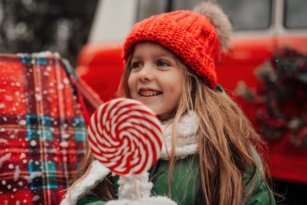 Kvinnliga Barn Firar Jul Och Nyår Vinter Semester Säsong Utomhus — Stockfoto