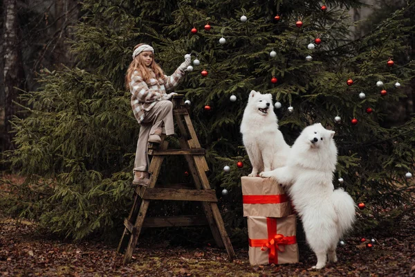 Weibliche Kinder Feiern Weihnachten Und Neujahr Freien Kleines Mädchen Verbringt — Stockfoto