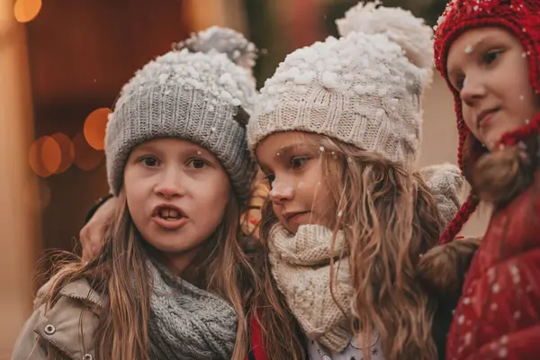 Bambini Che Celebrano Natale Capodanno Vacanze Invernali Stagione All Aperto — Foto Stock