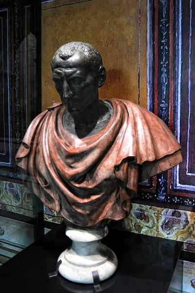 A picture of an ancient roman statue