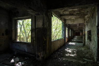 Terk edilmiş eski bir fabrikanın detayları.