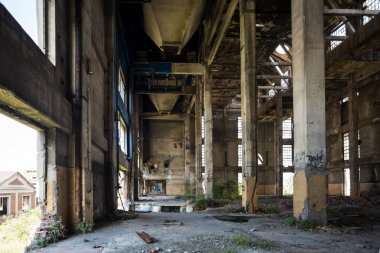 Terk edilmiş eski bir fabrikanın detayları.