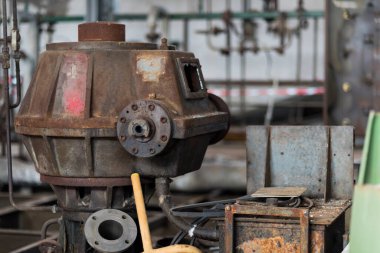 Terk edilmiş eski bir fabrikanın detayları.