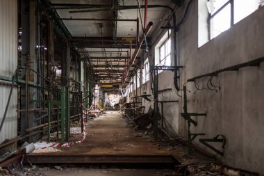 Terk edilmiş eski bir fabrikanın detayları.