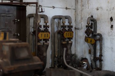 Terk edilmiş eski bir fabrikanın detayları.