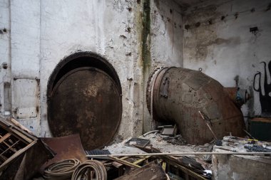 Terk edilmiş eski bir fabrikanın detayları.