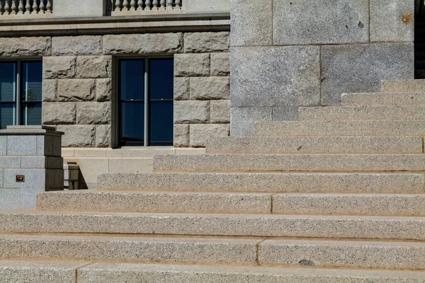 Μαρμάρινα Σκαλοπάτια Μπροστά Από Κυβερνητικό Κτίριο Στις Ηπα Υψηλής Ποιότητας — Φωτογραφία Αρχείου