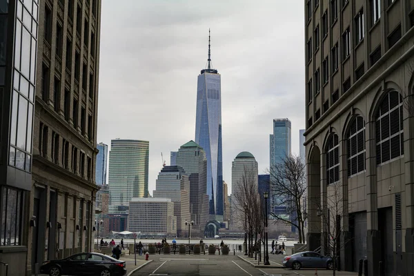 マンハッタンの世界貿易センタービル ニュージャージー州からの建物の間の眺め 高品質の写真 — ストック写真