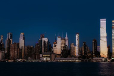 Midtown Manhattan ve Hudson Yards gökdelenleri alacakaranlıkta, New York. Yüksek kalite fotoğraf