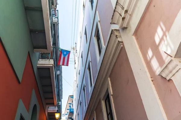 Vue Angle Bas Drapeau Porto Rico Affiché Sur Balcon Dans — Photo