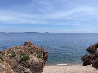 Deniz kıyısının güzel manzarası