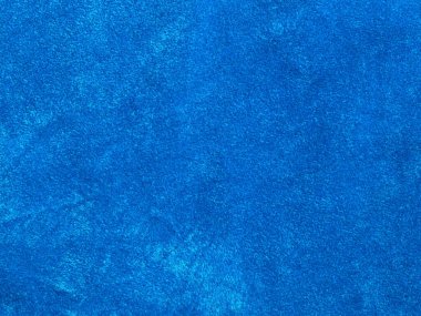 Arka plan olarak kullanılan açık mavi kadife kumaş dokusu. Yumuşak ve pürüzsüz tekstil malzemesinin boş açık mavi kumaş arkaplanı. 