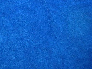 Arka plan olarak kullanılan açık mavi kadife kumaş dokusu. Yumuşak ve pürüzsüz tekstil malzemesinin boş açık mavi kumaş arkaplanı. 