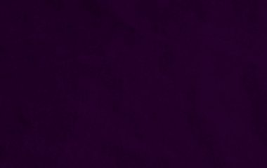 Arka plan olarak kullanılan koyu yeşil kadife kumaş dokusu. Yumuşak ve pürüzsüz tekstil malzemelerinden oluşan boş yeşil kumaş arka planı. Metin için boşluk var.