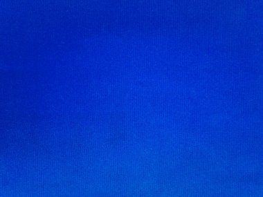 Arka plan olarak mavi kadife kumaş dokusu kullanılıyor. Yumuşak ve pürüzsüz tekstil malzemelerinin boş mavi kumaş arka planı. Metin için boşluk var...