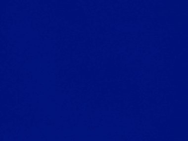 Arka plan olarak mavi kadife kumaş dokusu kullanılıyor. Yumuşak ve pürüzsüz tekstil malzemelerinin boş mavi kumaş arka planı. Metin için boşluk var.