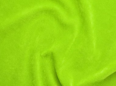 Açık yeşil kadife kumaş dokusu arka plan olarak kullanılır. Yumuşak ve pürüzsüz tekstil malzemelerinden oluşan boş yeşil kumaş arka planı. Metin için boşluk var..