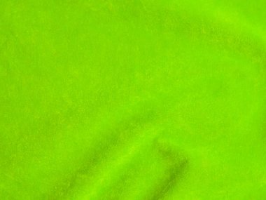 Açık yeşil kadife kumaş dokusu arka plan olarak kullanılır. Yumuşak ve pürüzsüz tekstil malzemelerinden oluşan boş yeşil kumaş arka planı. Metin için boşluk var..