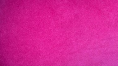 Arka plan olarak kullanılan pembe kadife kumaş dokusu. Yumuşak ve pürüzsüz tekstil malzemesinin ton rengi pembe kumaş arka planı. Metin ve tüm tasarım işleri için yer var