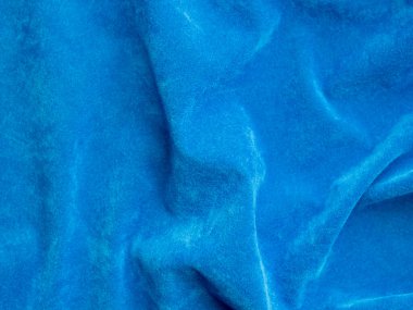 Arka plan olarak kullanılan açık mavi kadife kumaş dokusu. Yumuşak ve pürüzsüz tekstil malzemelerinin açık mavi kumaş arka planı. Metin için boşluk var.