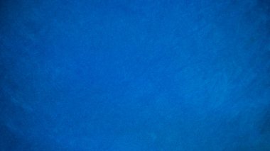 Arka plan olarak mavi kadife kumaş dokusu kullanılıyor. Yumuşak ve pürüzsüz tekstil malzemelerinin boş mavi kumaş arka planı. Metin için boşluk var.