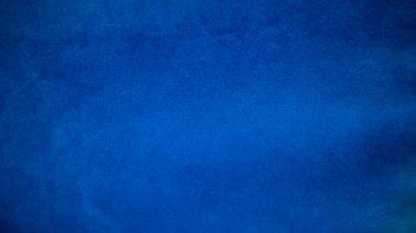 Arka plan olarak mavi kadife kumaş dokusu kullanılıyor. Yumuşak ve pürüzsüz tekstil malzemelerinin boş mavi kumaş arka planı. Metin için boşluk var.