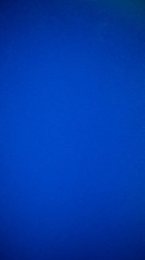 Arka plan olarak mavi kadife kumaş dokusu kullanılıyor. Yumuşak ve pürüzsüz tekstil malzemelerinin boş mavi kumaş arka planı. Metin için boşluk var.