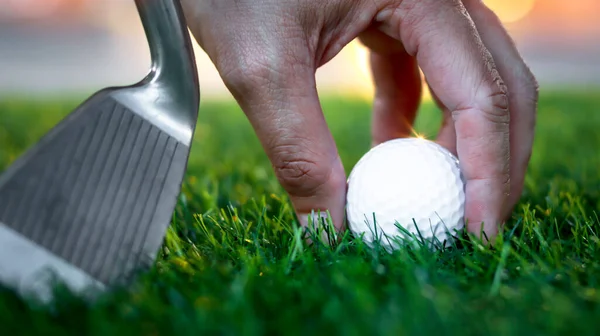 Golfer Hand Holds Golf Ball Close Tee Grass Blurred Beautiful — Stok fotoğraf
