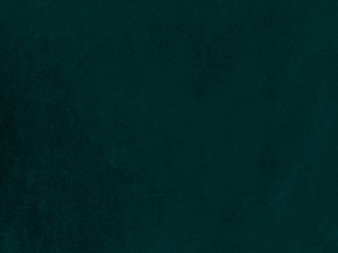Arka plan olarak kullanılan koyu yeşil kadife kumaş dokusu. Yumuşak ve pürüzsüz tekstil malzemelerinden oluşan boş yeşil kumaş arka planı. Metin için boşluk var.