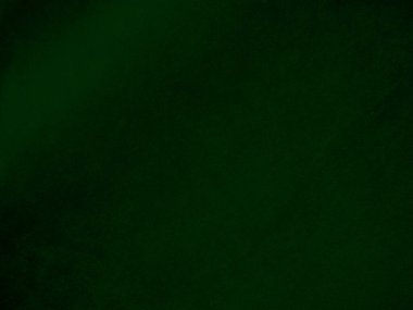 Arka plan olarak kullanılan koyu yeşil kadife kumaş dokusu. Yumuşak ve pürüzsüz tekstil malzemelerinden oluşan orman yeşili kumaş. Metin için boşluk var.