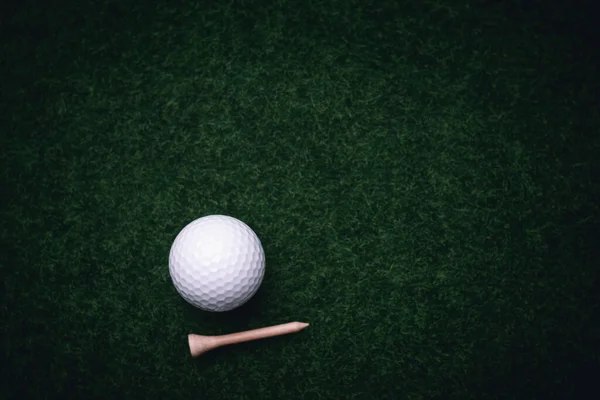 Golf Ball Close Tee Grass Blurred Beautiful Landscape Golf Background — Stockfoto