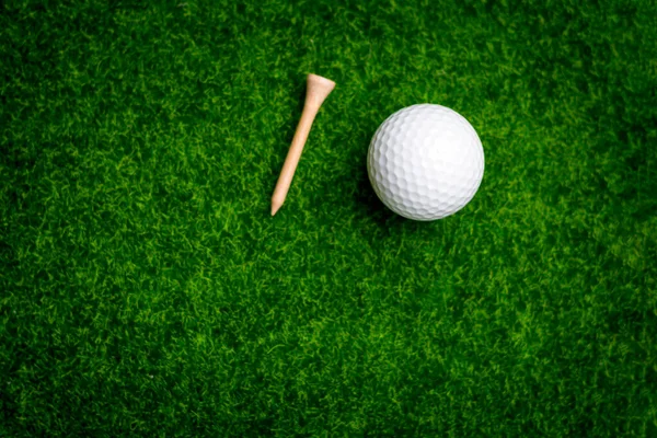 Golf Ball Close Tee Grass Blurred Beautiful Landscape Golf Background — Foto de Stock