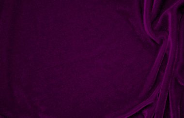 Arka plan olarak kullanılan pembe kadife kumaş dokusu. Yumuşak ve pürüzsüz tekstil malzemesinin şarap rengi panne kumaş arka planı. Ezilmiş kadife. İpek için lüks morumsu ton..