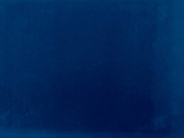 Arka plan olarak kullanılan koyu mavi kadife kumaş dokusu. Yumuşak ve pürüzsüz tekstil malzemelerinin gökyüzü renkli kumaş arka planı. Ezilmiş kadife. İpek için lüks kobalt tonu..