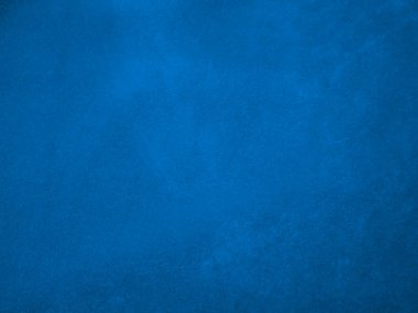 Arka plan olarak mavi kadife kumaş dokusu kullanılıyor. Yumuşak ve pürüzsüz tekstil malzemelerinin okyanus rengi panne kumaş arka planı. Ezilmiş kadife. İpek için lüks donanma tonu..