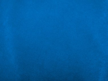 Arka plan olarak mavi kadife kumaş dokusu kullanılıyor. Yumuşak ve pürüzsüz tekstil malzemelerinin okyanus rengi panne kumaş arka planı. Ezilmiş kadife. İpek için lüks donanma tonu..