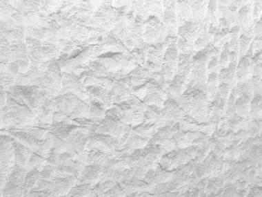 Beyaz taş dokusunun beyaz yüzeyi pürüzlü, gri tonda. Duvar kağıdı ya da arkaplan resmi için bunu kullanın. Metin için boş bir boşluk var.