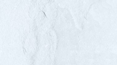 Beyaz taş dokusunun beyaz yüzeyi pürüzlü, gri tonda. Duvar kağıdı ya da arkaplan resmi için bunu kullanın. Metin için boş bir boşluk var.