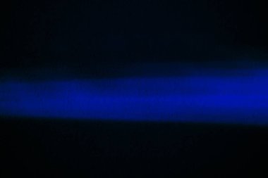 Arkaplan gradyanı siyah ve açık mavi kaplama soyut arkaplan siyah, gece, karanlık, akşam, metin için boşluk, arkaplan dokusu için.