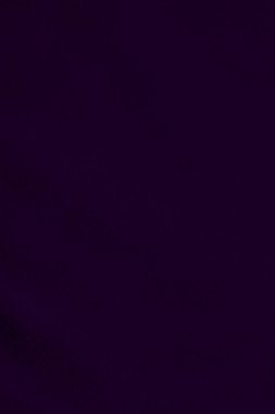 arka plan olarak kullanılan mor ipek kumaş dokusu. Yumuşak ve pürüzsüz tekstil malzemesinden menekşe panne kumaş arka planı. Ezilmiş kadife. Kadife için lüks mor..