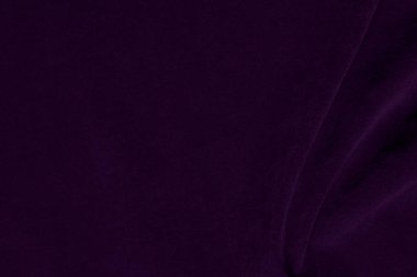 Arka plan olarak kullanılan koyu mor kadife kumaş dokusu. Yumuşak ve pürüzsüz tekstil malzemesinin mor renkli kumaş arka planı. Ezilmiş kadife. İpek için lüks koyu renk..