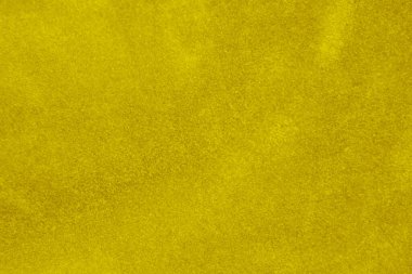 Arka plan olarak kullanılan açık sarı kadife kumaş dokusu. Yumuşak ve pürüzsüz tekstil malzemelerinin ipek rengi altın kumaş arka planı. Ezilmiş kadife. İpek için lüks altın rengi..