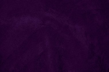 Arka plan olarak kullanılan koyu mor kadife kumaş dokusu. Yumuşak ve pürüzsüz tekstil malzemesinin mor renkli kumaş arka planı. Ezilmiş kadife. İpek için lüks koyu renk..