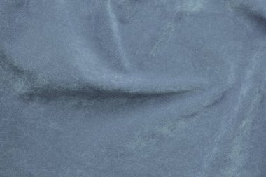 Arka plan olarak kullanılan açık mavi kadife kumaş dokusu. Yumuşak ve pürüzsüz tekstil malzemelerinin ipek renkli kumaş arka planı. Ezilmiş kadife. Lüks deniz mavisi. İpek için açık renk..
