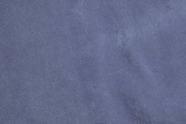 Arka plan olarak kullanılan açık mavi kadife kumaş dokusu. Yumuşak ve pürüzsüz tekstil malzemelerinin ipek renkli kumaş arka planı. Ezilmiş kadife. Lüks deniz mavisi. İpek için açık renk..