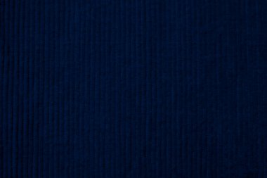 Arka plan olarak kullanılan koyu mavi kadife kumaş dokusu. Yumuşak ve pürüzsüz tekstil malzemelerinden oluşan temiz kumaş. Kumaş, kadife, ipek için menekşe rengi..